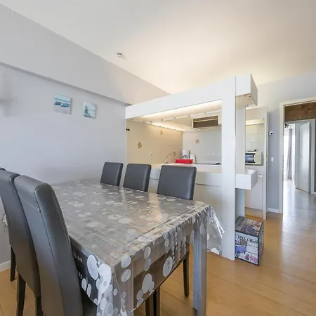 Apartament Charming With Sea View And Parking Space