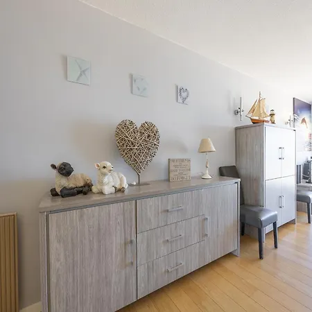 Charming With Sea View And Parking Space Apartament *